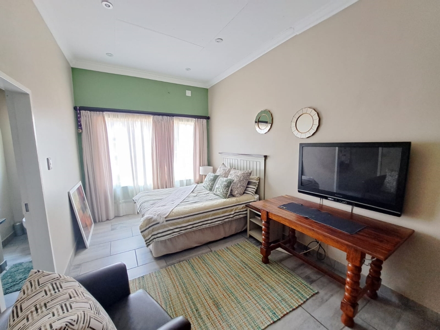 5 Bedroom Property for Sale in Waterkloof North West